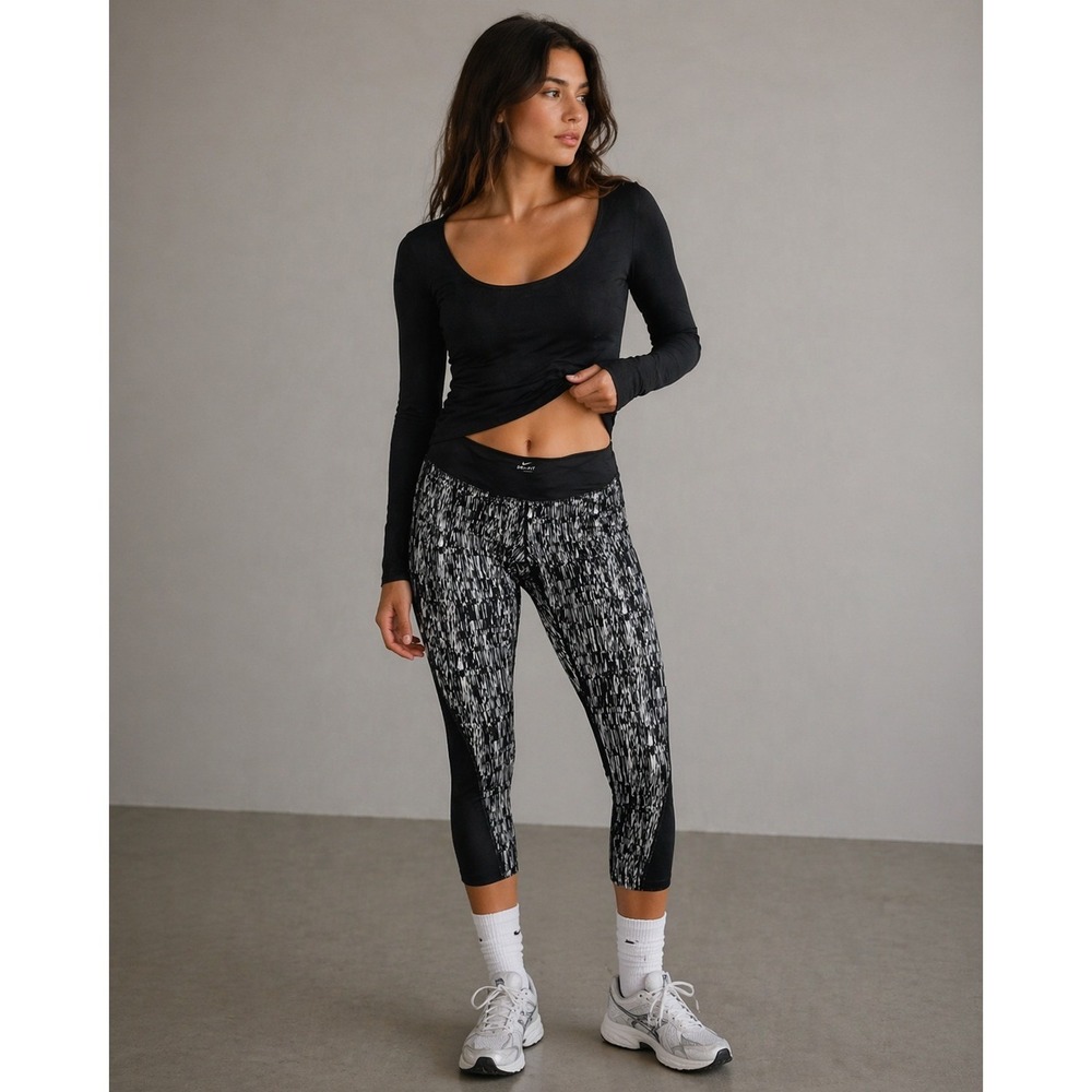 Nike Leggings‎ Womens Small Black White Dri-Fit Running Epic Lux Crop 821777-010